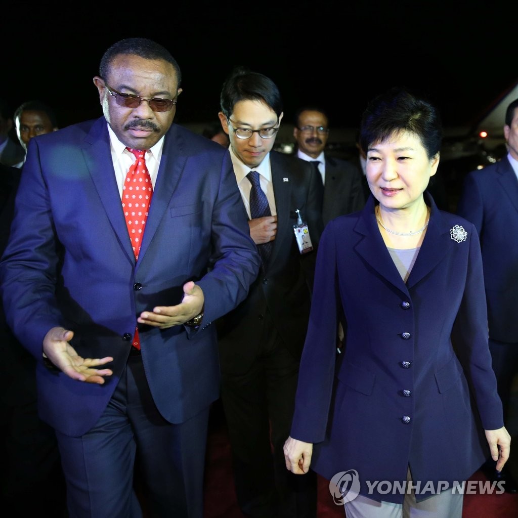 ���Ӵf��F������