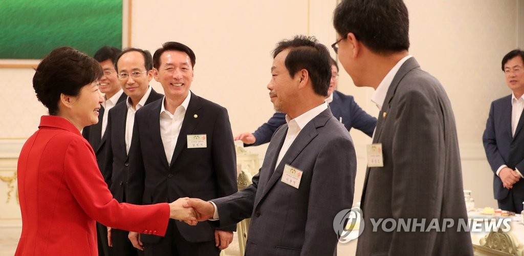 ���Ӵf�N�ļwť���a�ϷN��