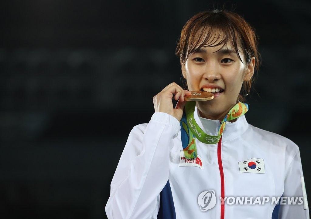 ���`�����a���L��