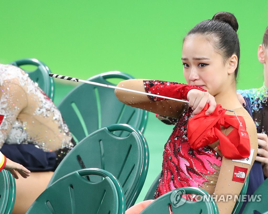 �]���b���\