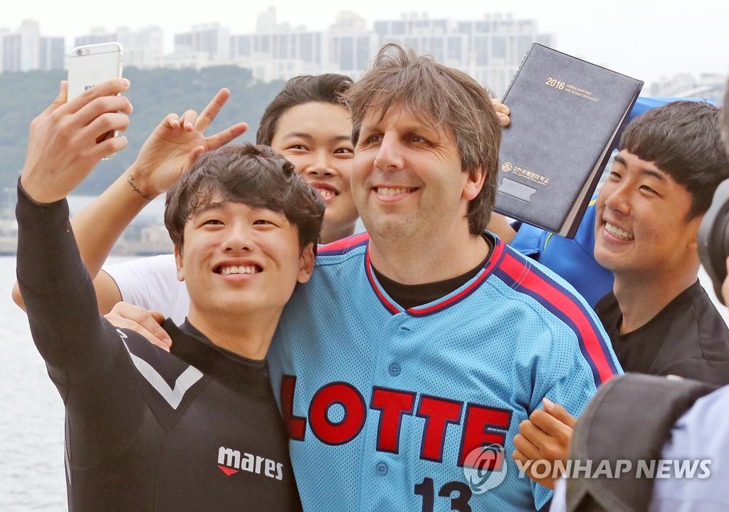 ����j�ϲ{���y�s