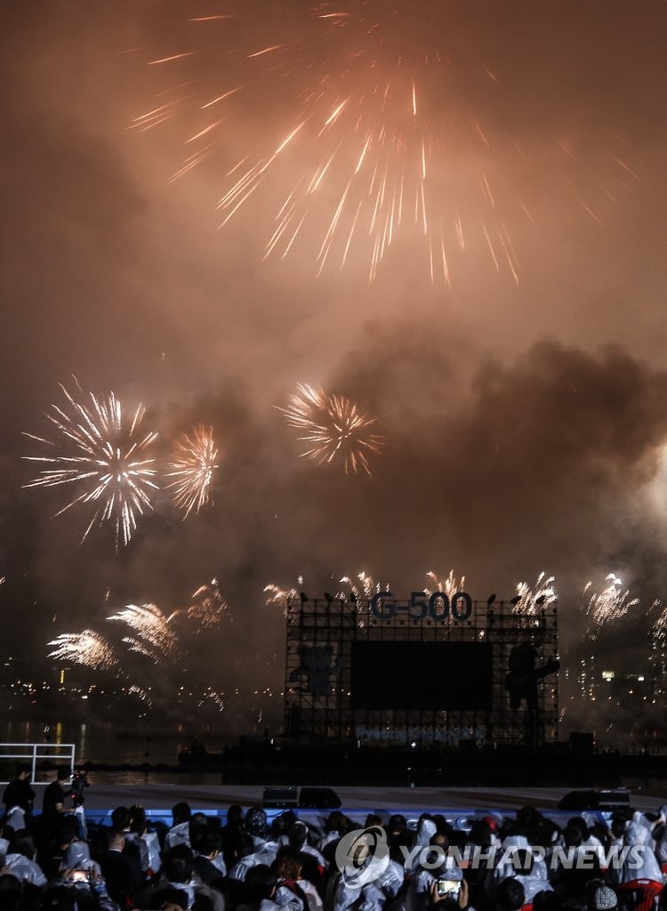 放煙花慶祝平昌冬奧會倒計時500天