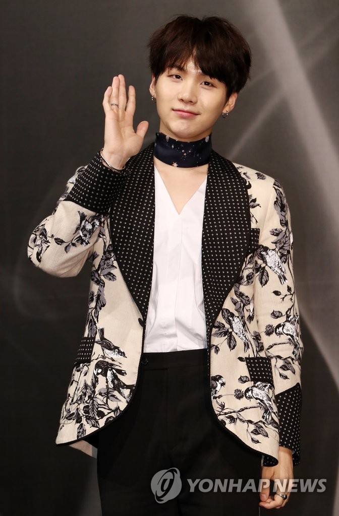 ���u�֦~��SUGA