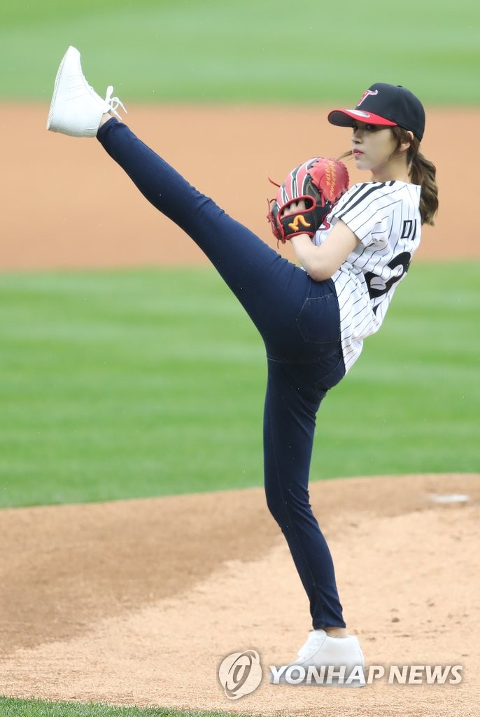 TWICE����Mina���βy�ɶ}�y