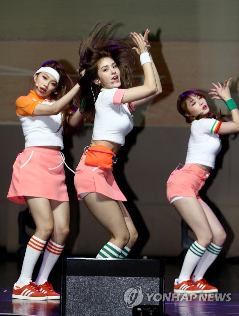 I.O.I��s��^�k