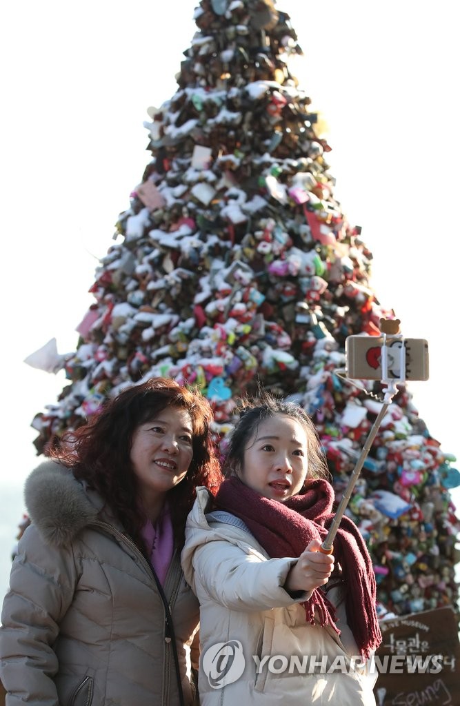 �b������R����Q��e�۩�