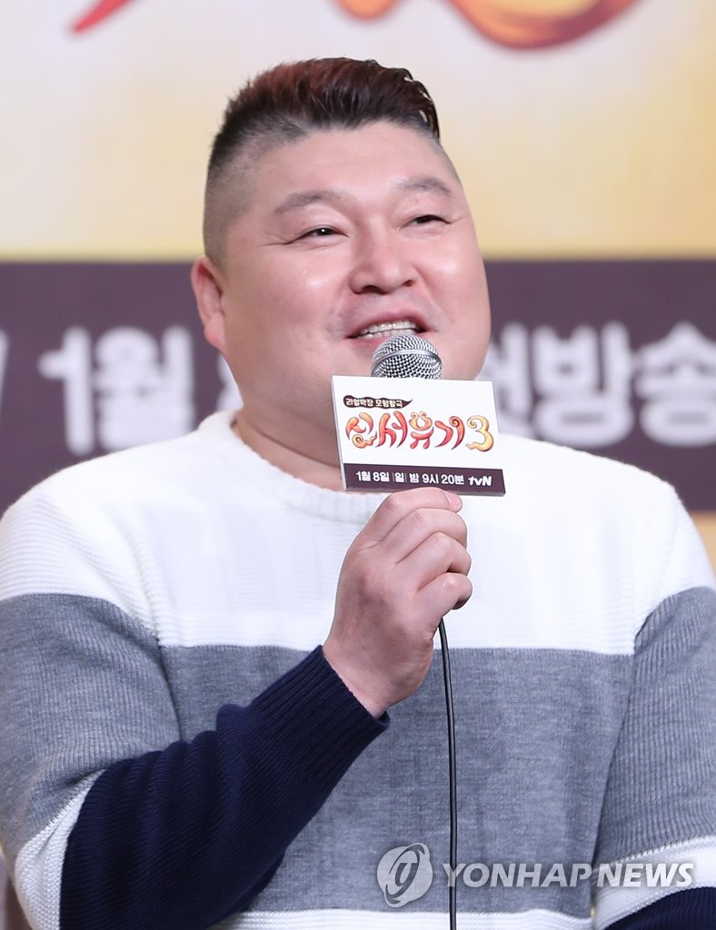 ���P����F