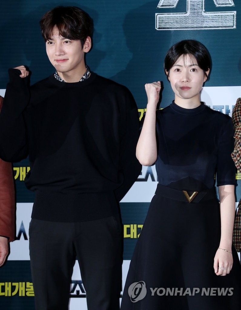 �������M�H���q