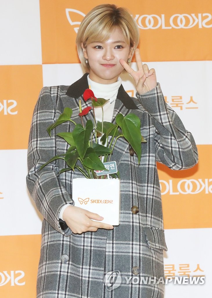 TWICE�����w��