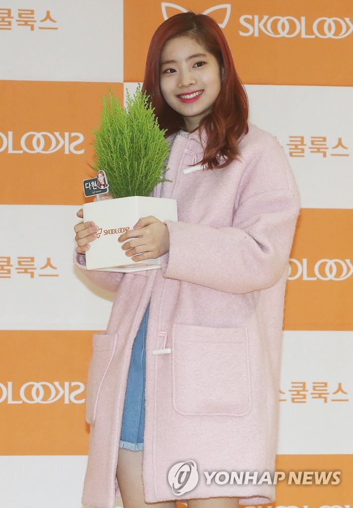 TWICE�����h��