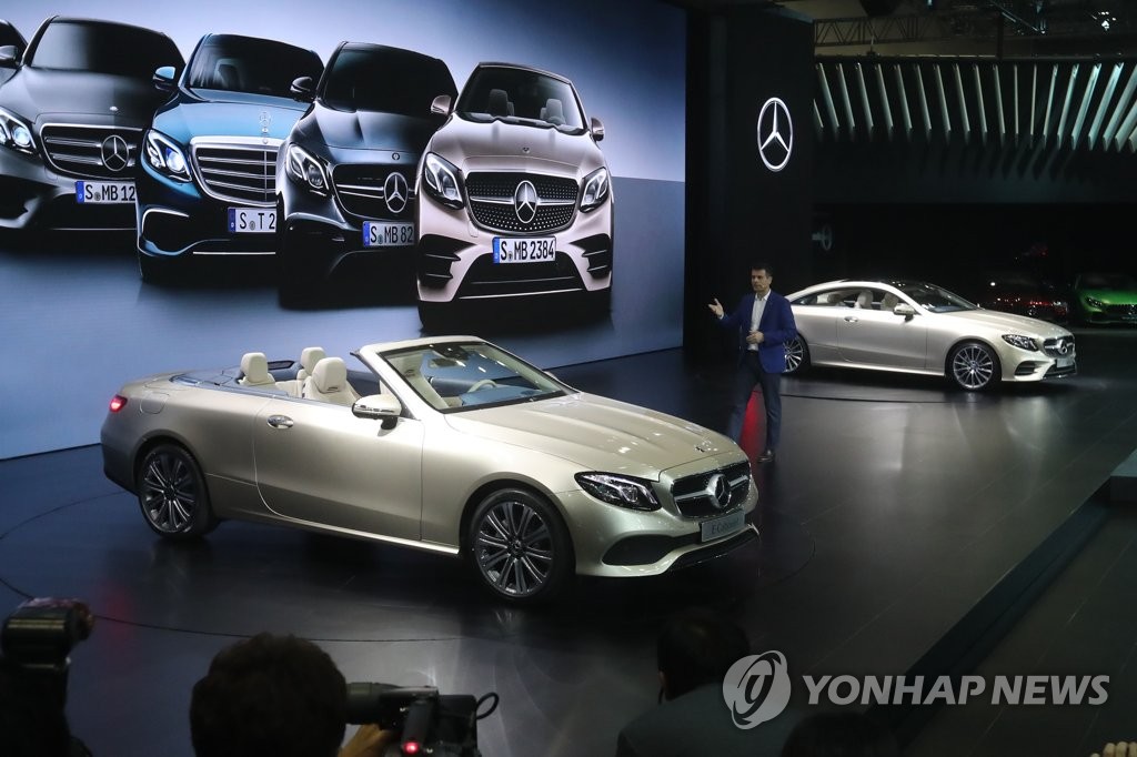 3��30��A�b�n���ʽB�DKINTEX�|�檺������ڨ��i�C��鬡�ʤW�A���s���hE��Cabriolet�G�ۡA�l�޲��h�C�骺���`�C�]���p���^