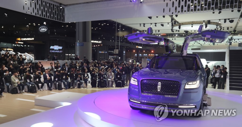 3��30��A�b�n���ʽB�DKINTEX�|�檺������ڨ��i�C��鬡�ʤW�A���s�L�ֻ����G�ۡA�l�޲��h�C�骺���`�C�]���p���^