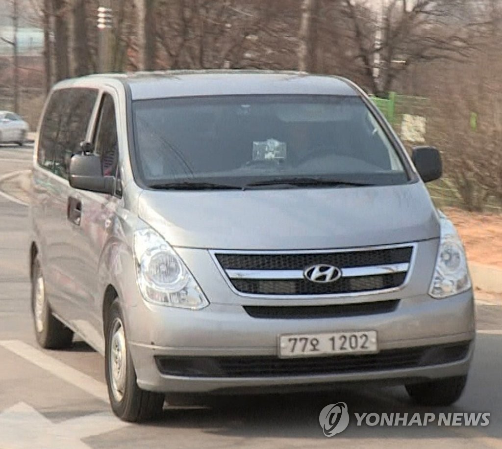 4��4��W�ȡA�n���ˤ�M�ײխ����e�������ݦu�ҡC�]���p���^