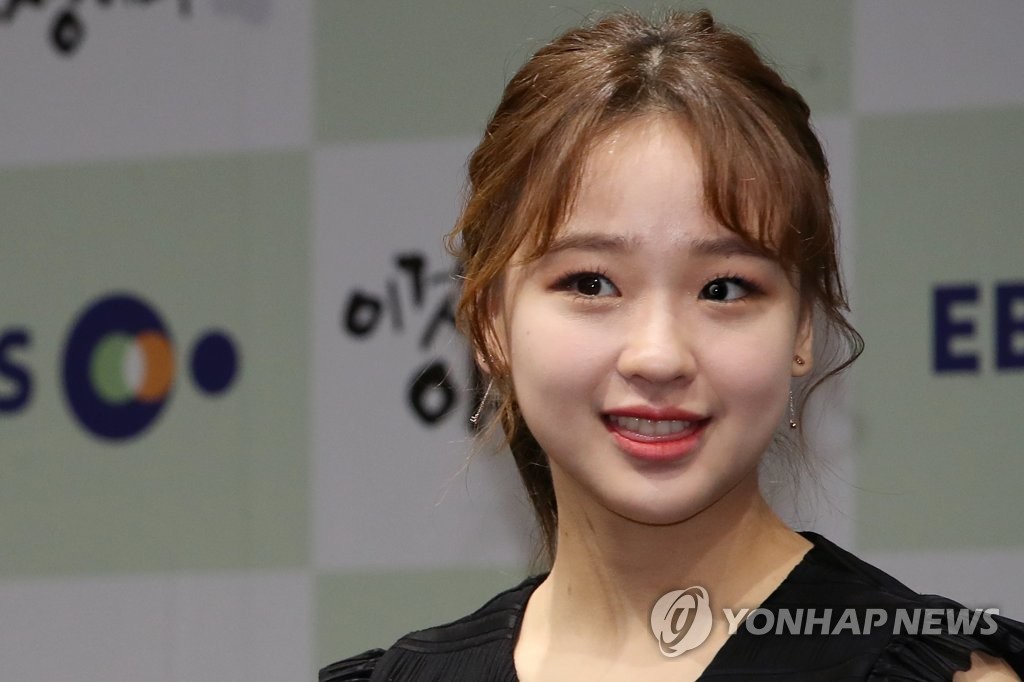 �]���b�ܨ��D���H