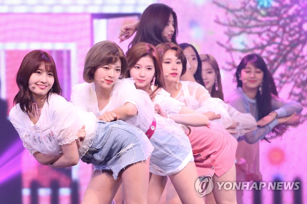 TWICE�|��s��mť�|