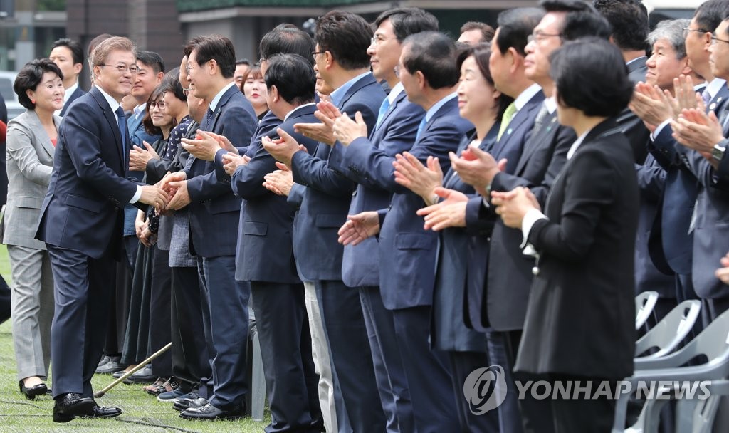 �n���`�Τ�b�G��ҤH�_6��10��X�u�b�����s���|�檺��6�*10���D�ܪ���30�g�~���������A�P�X�u�|ĳ��ĳ������C�]���p���^