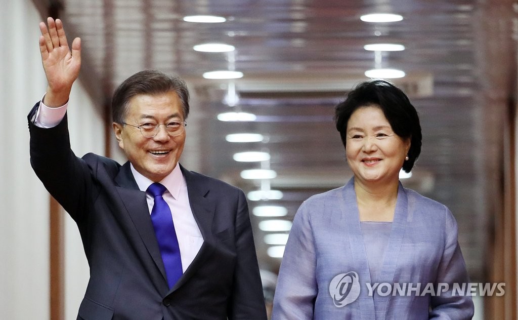 7��2��U�ȡA�b���������A�n���`�Τ�b�G(��)�M�Ĥ@�ҤH�����Q��F�����ᴧ��P�N�C(���p���^