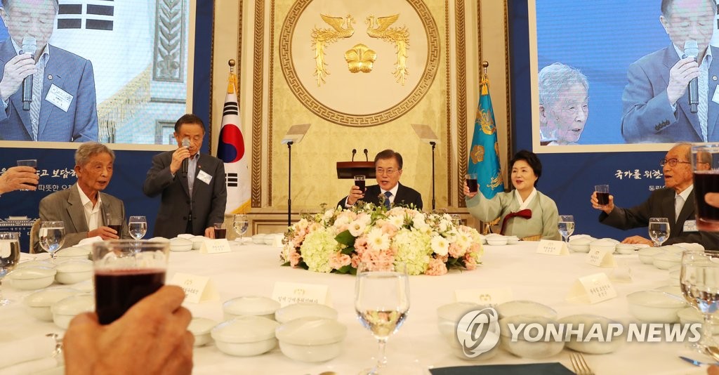 8��14��A�b�C�˻O�A��b�G�]�k�T�^�M�ҤH�����Q�k�h�]�k�G�^�b�Ȯb�W�|�M�C�]���p���^