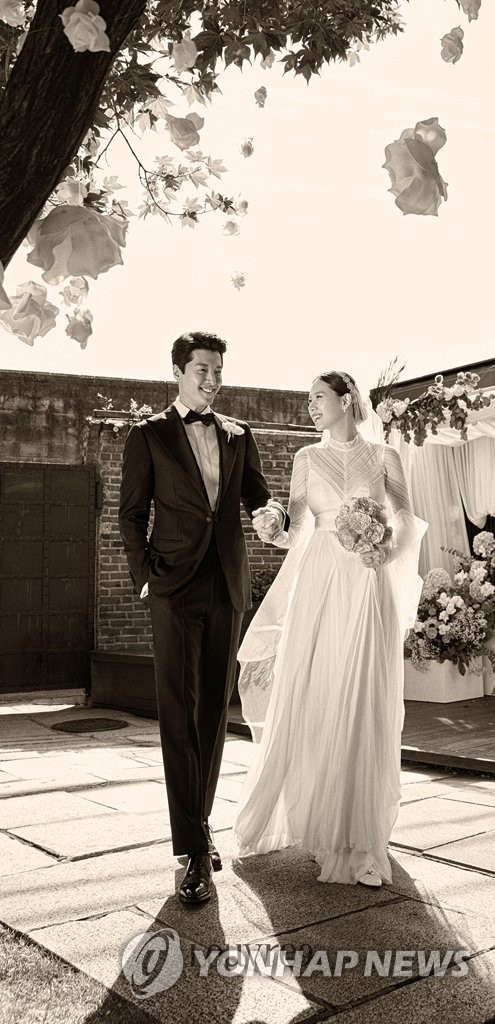 李東健趙允熙曬婚紗照