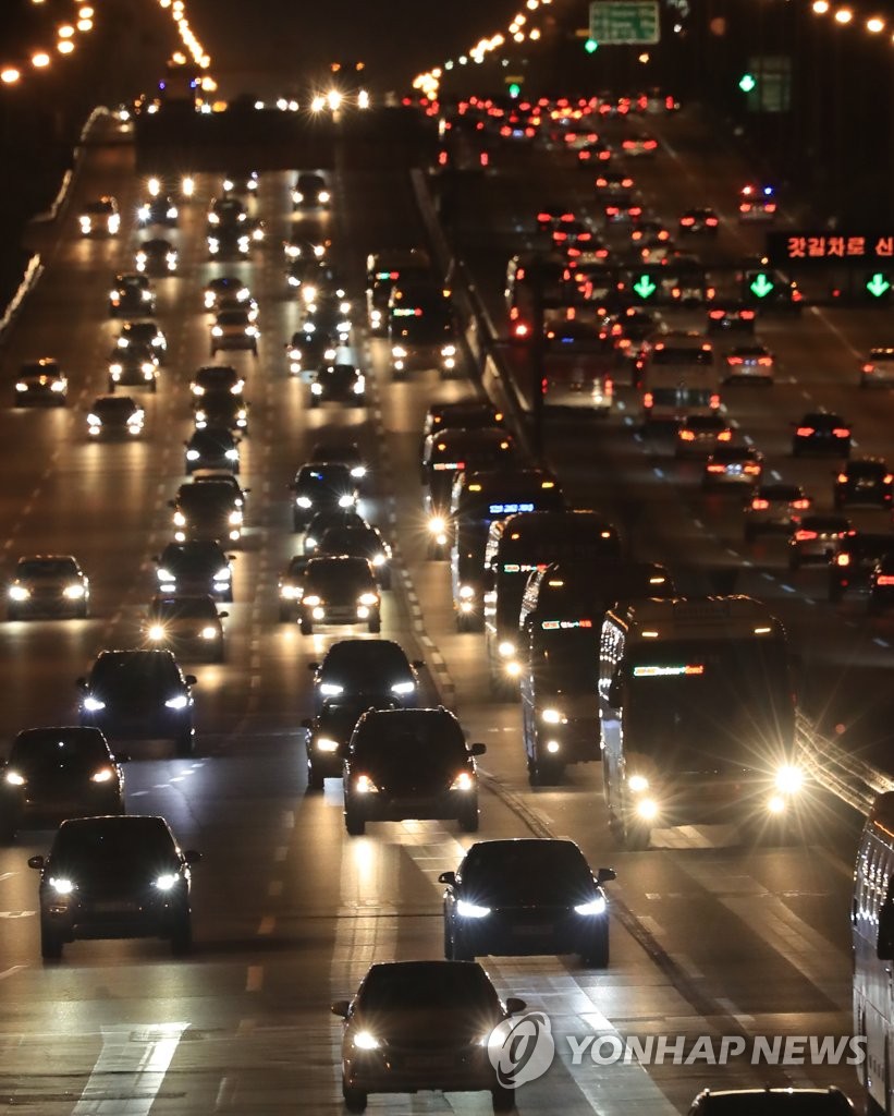 ������^�������y