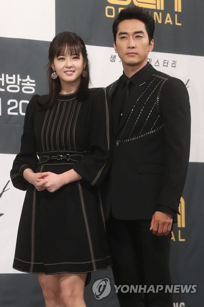 �����ԩM���Ӿ˥D�t���@�mBlack�n