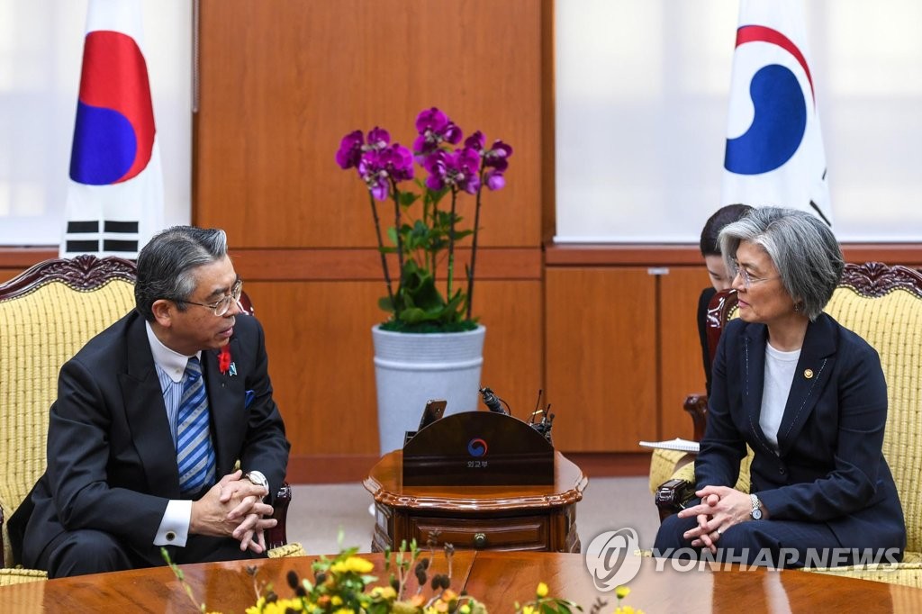 10��18��W�ȡA�b�~�泡�j�ӡA�d�ʩM�]�k�^�|����s�ʻ��C�]���p���^