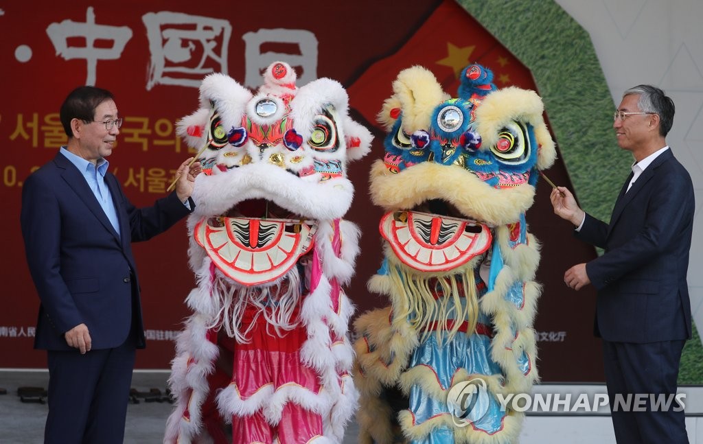 �I������