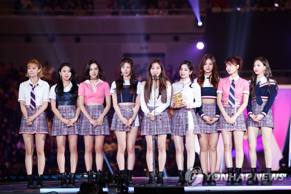 TWICE�{���饻����