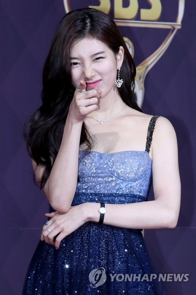 �q������i�R