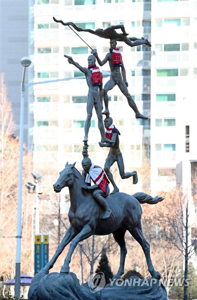 漢城奧運雕像穿上冬奧新裝