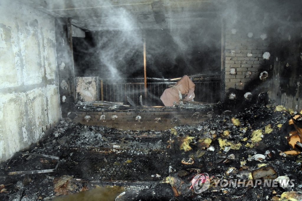 ���a�������a�{��