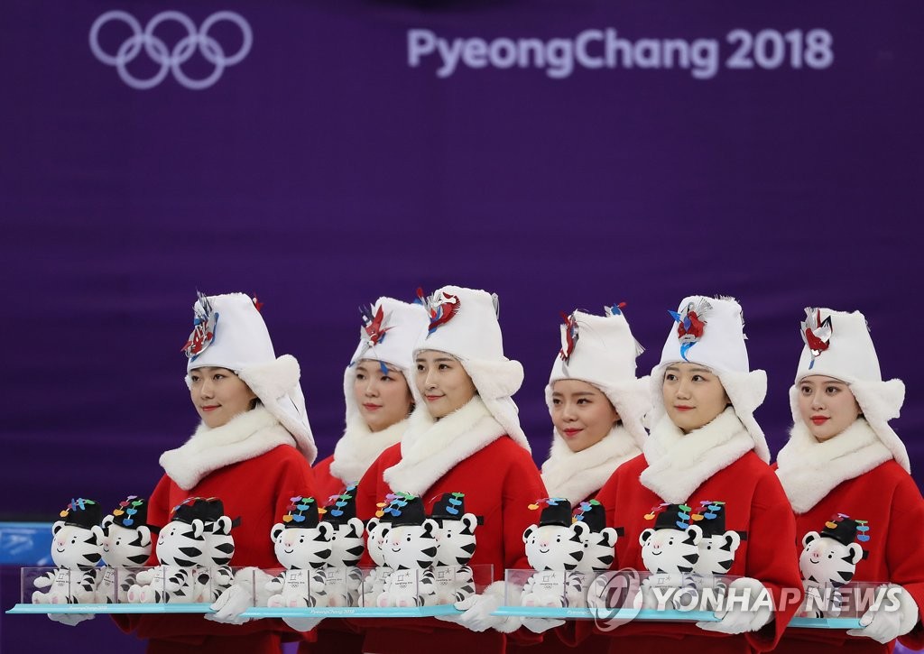 平昌冬奧頒獎禮儀人員