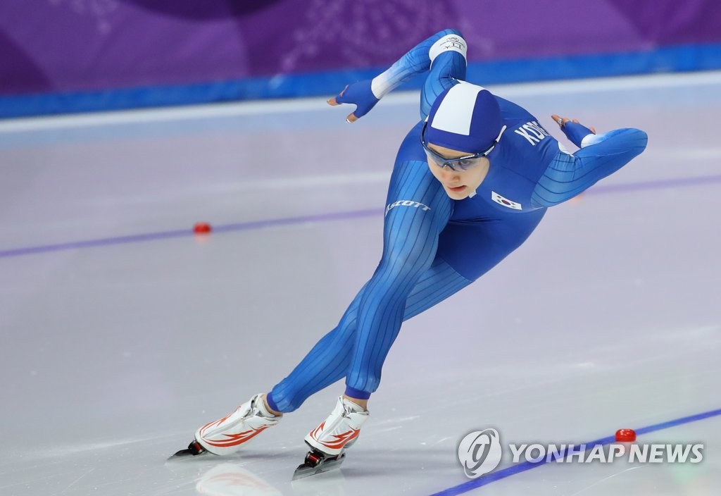 南韓速滑選手金賢榮疾馳如風