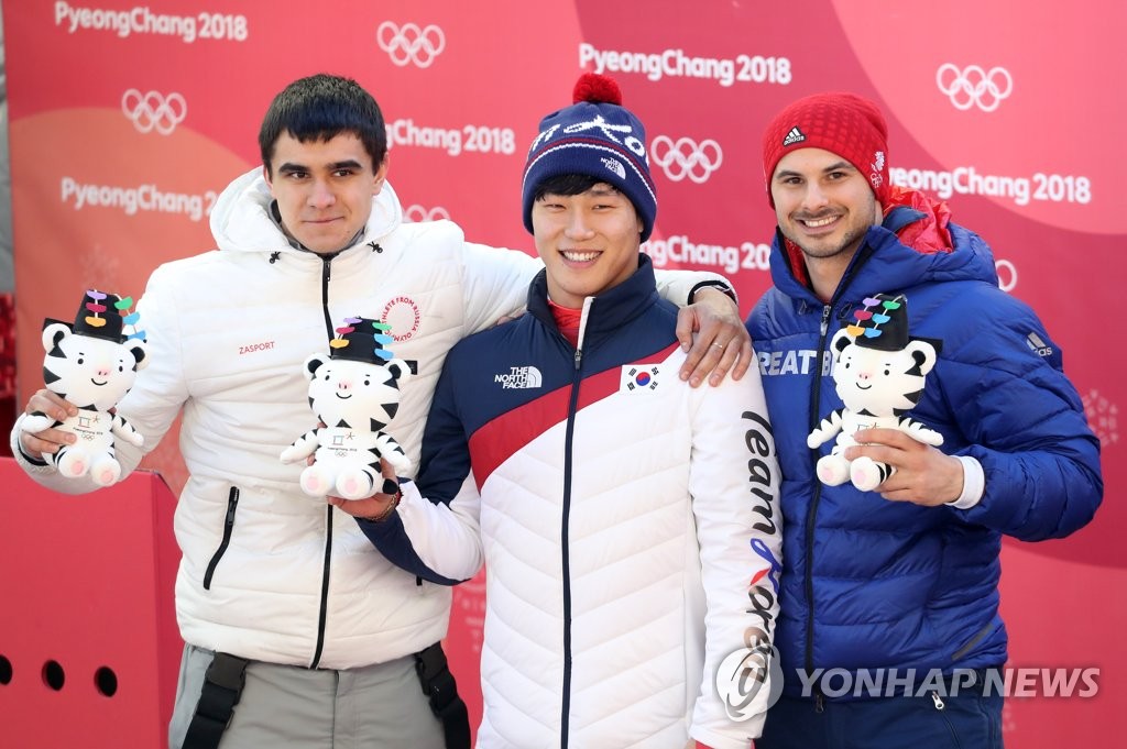 ���۱l���