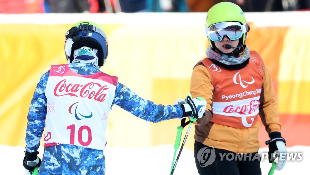 盲人滑雪溫情一幕