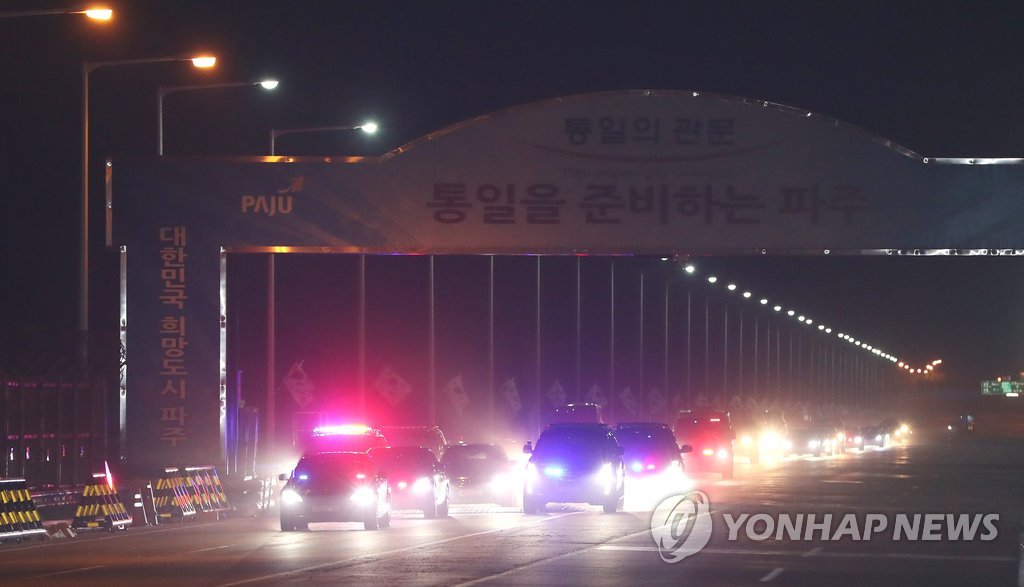 ��b�G��^����