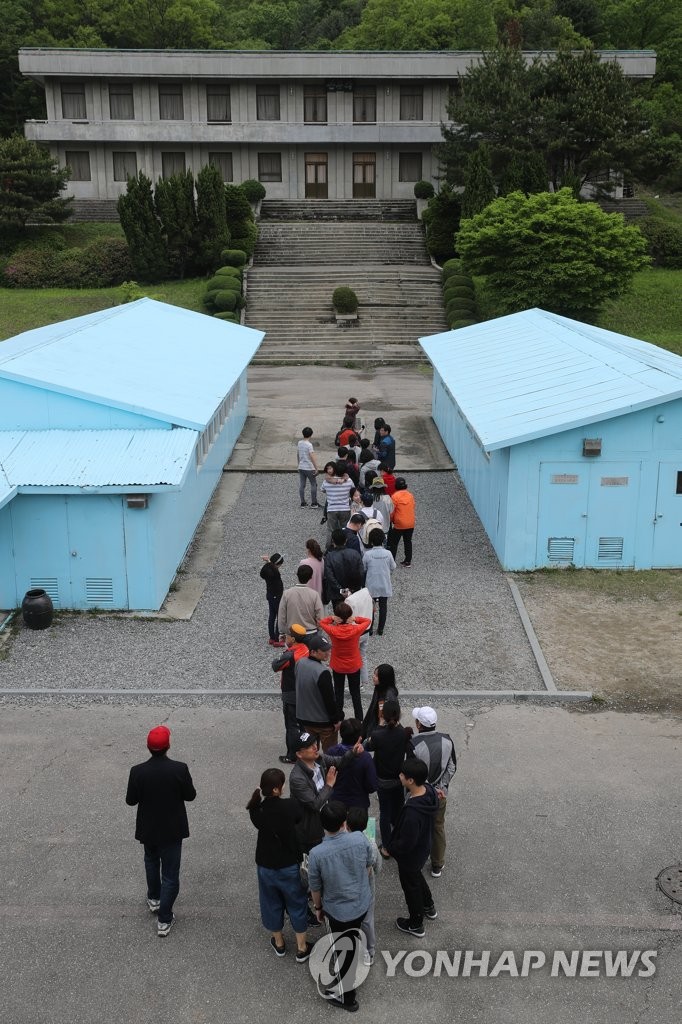 人造板門店人山人海