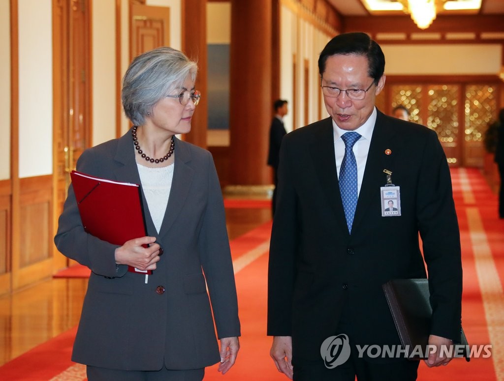 ���~���M�������