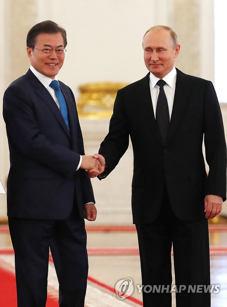 손잡은 한-러 정상