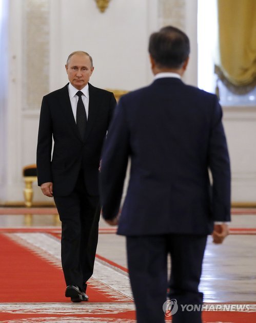 푸틴 대통령 만난 문 대통령