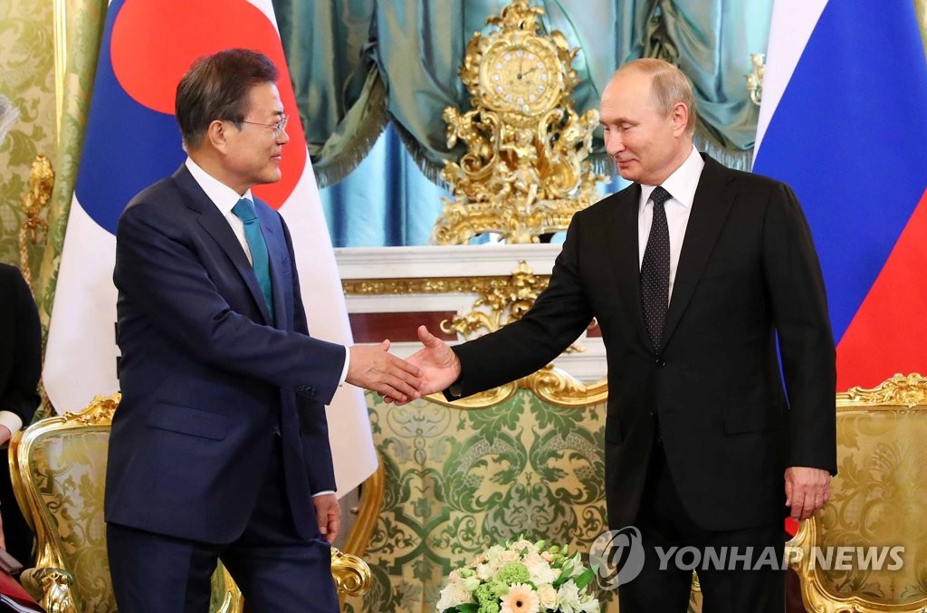 악수하는 한-러 정상