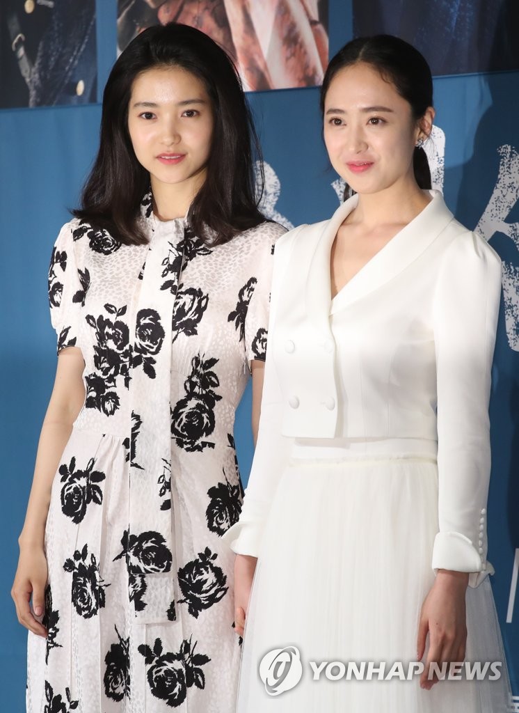 �������M������