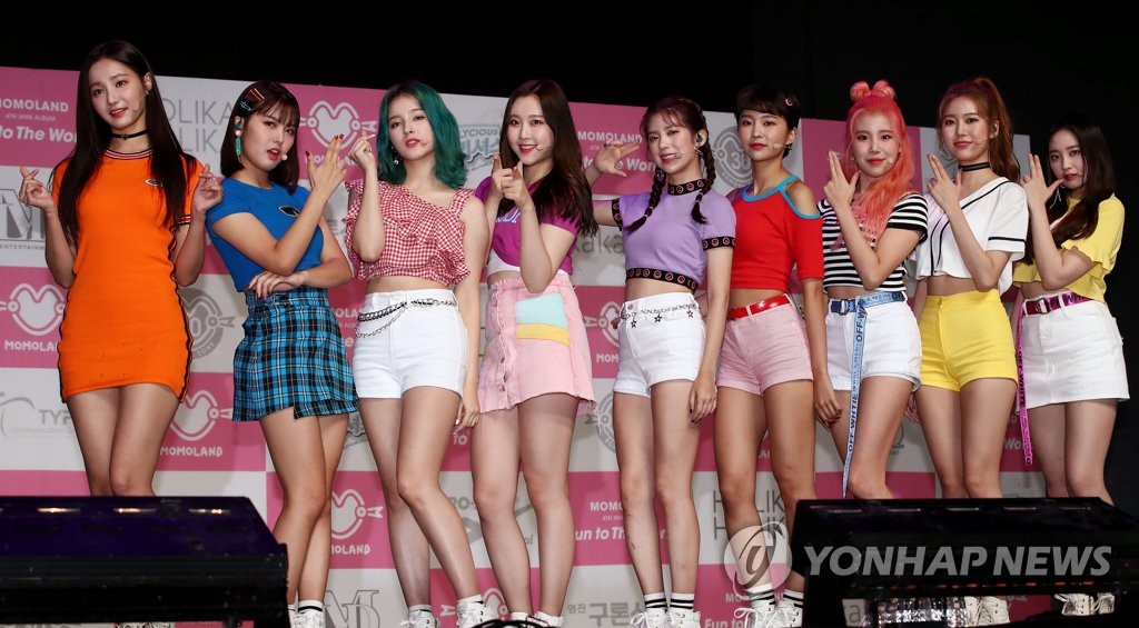 6��26��U�ȡA�b�������s�s��BLUE SQUARE�AMOMOLAND�b�s�M��mť�|�W�\���ըѴC���ӡC�]���p���^