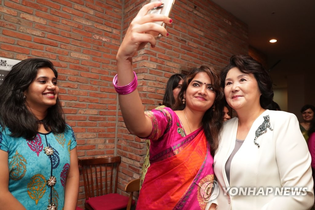 ���Ĥ@�ҤH�ݦL�׹q�v