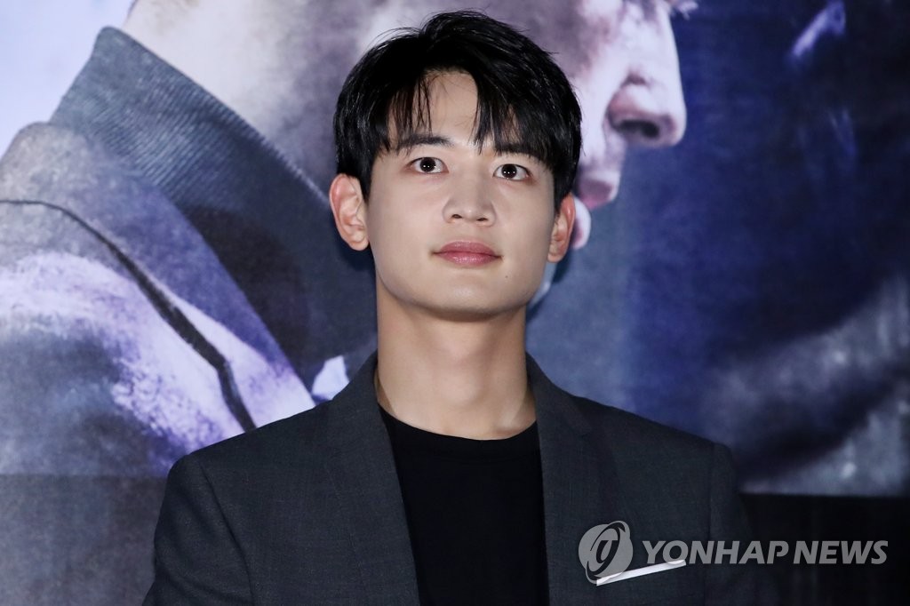 珉����������