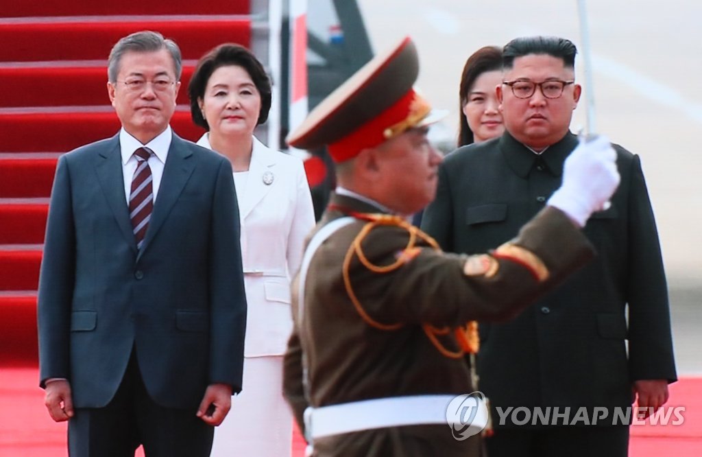 9��18��A�b���[���w�����A�n���`�Τ�b�G�]�e�ƥ��^���M����F��P�e�Ӫﱵ�����A��ȩe���|�e�����������]�e�ƥk�^�@�P�˾\���M���C(���p���^