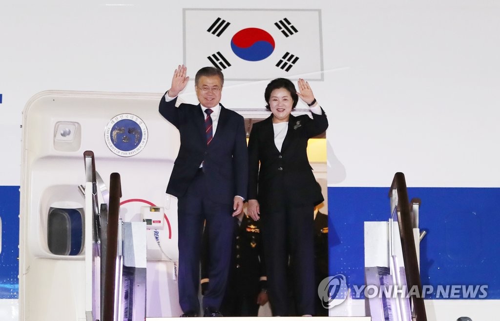 9��27��U�ȡA�b���ʽB�D���n�������������A�n���`�Τ�b�G�]���^�M�ҤH�����Q�k�h�b���f�V�e�Ӫﱵ���H�s����P�N�C(���p��)