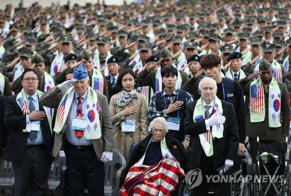 10��10��U�ȡA��3�����z��ԧЭ^���l�����ʦb�����s�s�Ԫ������]�|��C�Ϭ��Ѿԫi�h��i��·��w�]�e�ƥk�@�^�Mù�B�S·�ج��]�e�ƥk�T�^���P�|�̦V��X�P�q�C���p�� 