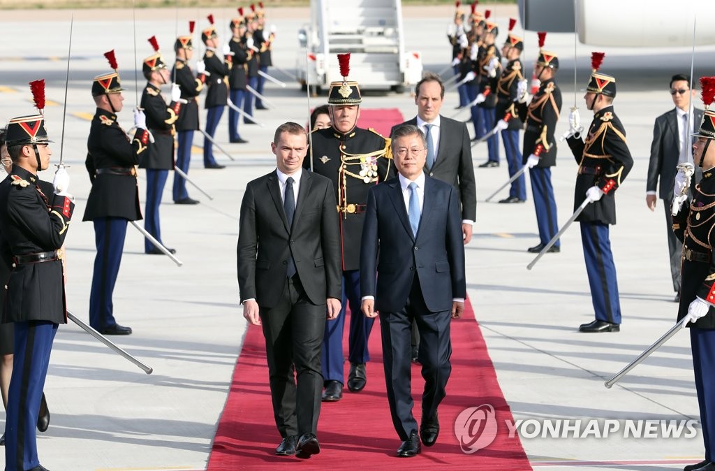 ��ƹϤ��G���a�ɶ�10��13��A�b�ھ����Q�����A��k��i���ƳX�ݪ��n���`�Τ�b�G�]�k�^�b�k��F���x�������P�U�˾\���M���C(���p��)