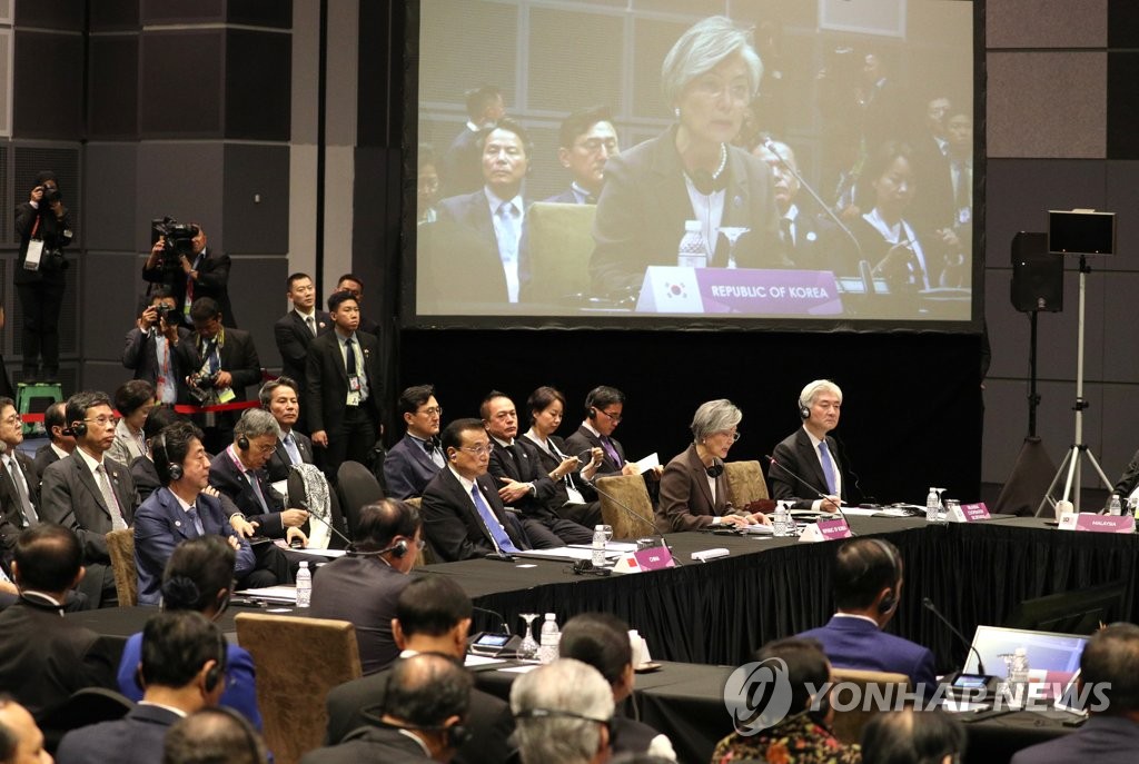 ���a�ɶ�11��15��W�ȡA�b�s�[�Y�s�F����ڷ|ĳ�i�����ߡA�n���~�泡���x�d�ʩM�N���`�Τ�b�G�X�u��21���F���P������]10+3�^��ɤH�|ĳ�ֵo���D���t���C��b�G���Ѧ]�P������`�δ^���|��|�઺��{���ҩ���ӵy�ߥX�u�ӷ|ĳ�C�]���p���^